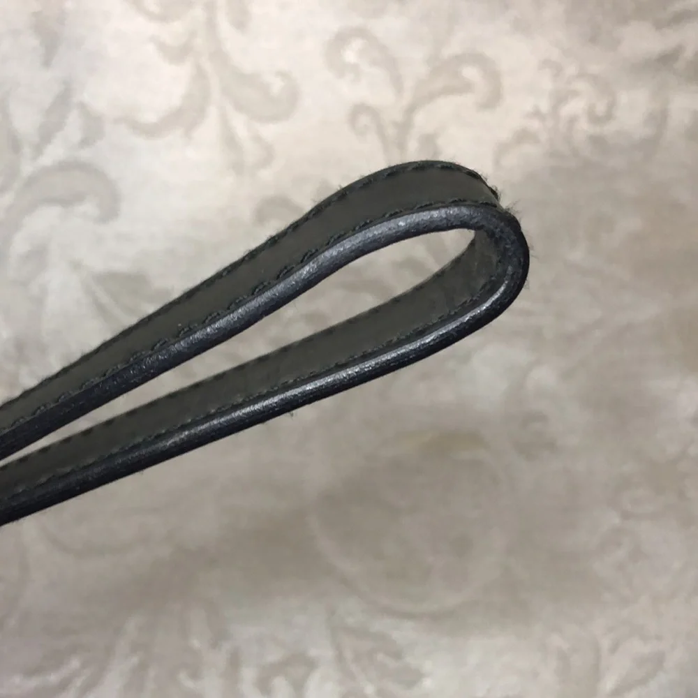 Gucci Guccissima GG  with retractable hand strap.  One owner.  Giftable - Picture 11 of 13